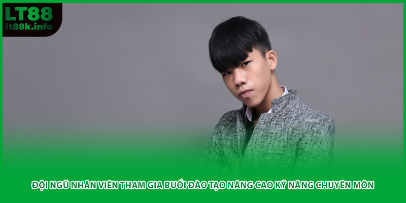 Đội ngũ nhân viên tham gia buổi đào tạo nâng cao kỹ năng chuyên môn