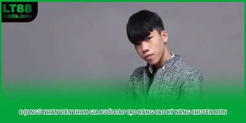 Đội ngũ nhân viên tham gia buổi đào tạo nâng cao kỹ năng chuyên môn